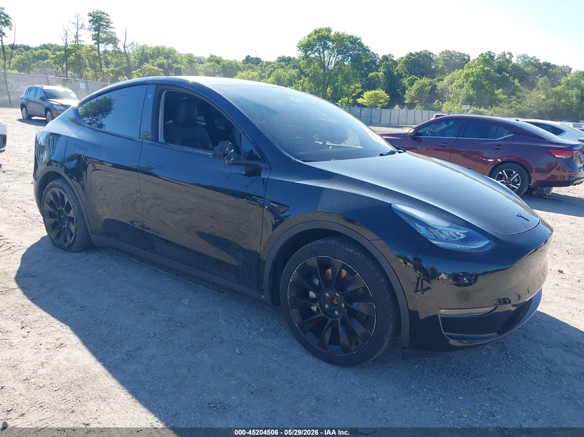 2023 Tesla Model y VIN 7SAYGDEE4PA118705 IAAI salvage auction — SIDE, Salvage Title, sold $13,300 on 2026-07-21 (photo 1)