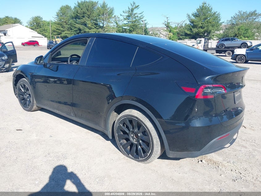 2023 Tesla Model y VIN 7SAYGDEE4PA118705 IAAI salvage auction — SIDE, Salvage Title, sold $13,300 on 2026-07-21 (photo 3)