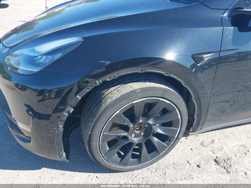 2023 Tesla Model y VIN 7SAYGDEE4PA118705 IAAI salvage auction — SIDE, Salvage Title, sold $13,300 on 2026-07-21 (photo 6)