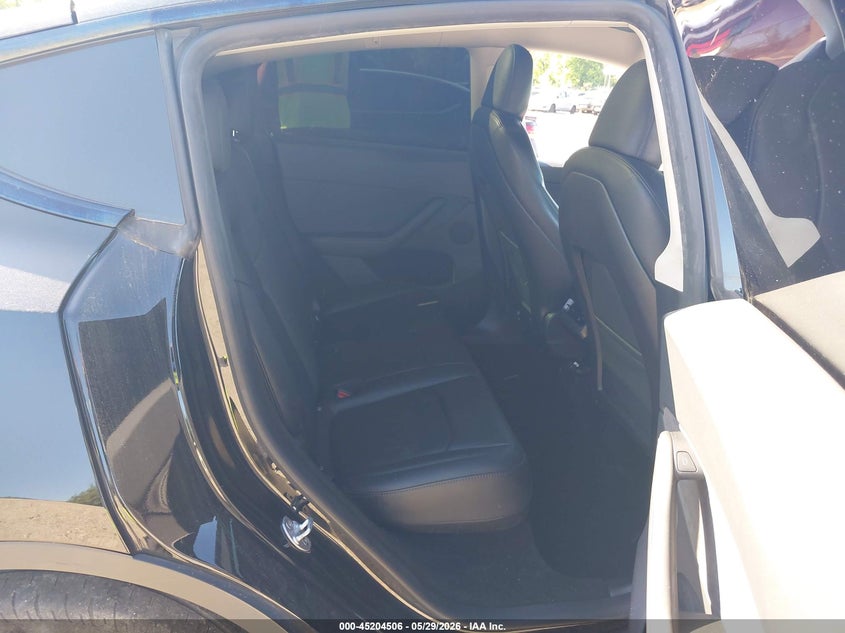 2023 Tesla Model y VIN 7SAYGDEE4PA118705 IAAI salvage auction — SIDE, Salvage Title, sold $13,300 on 2026-07-21 (photo 8)