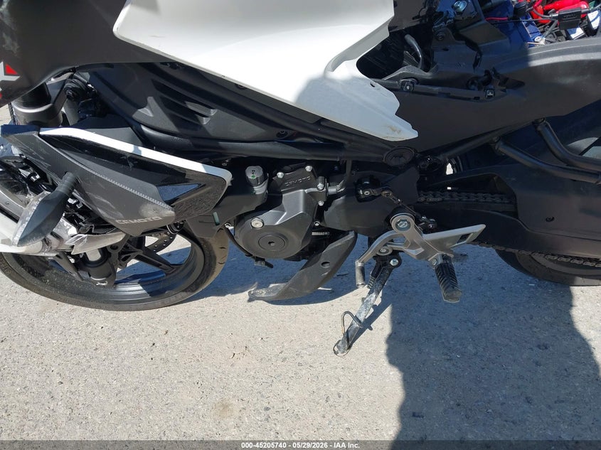 2025 Cf moto 450nk VIN LCEPESLB9S6002001 IAAI salvage auction — FRONT END, Salvage (New Hampshire), sold $25 on 2026-09-16 (photo 9)