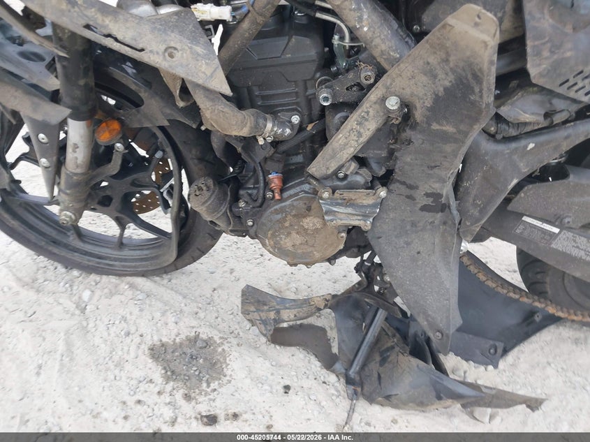 2025 Yamaha VIN MH3RH25E9SK002600 IAAI salvage auction — ALL OVER, Salvage (Idaho), sold $25 on 2026-08-25 (photo 9)