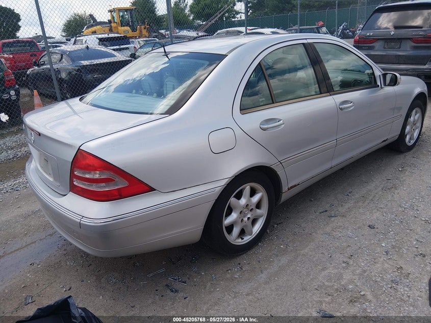 2001 Mercedes-benz C-klasse VIN WDBRF61J41F087995 IAAI salvage auction — NORMAL WEAR, Original (Kentucky), sold $225 on 2026-07-29 (photo 4)