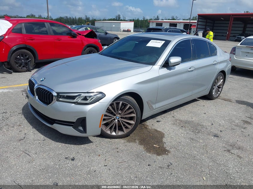 2021 BMW 5er VIN WBA53BH06MWW95193 IAAI salvage auction — RIGHT FRONT, Salvage Title, sold $12,000 on 2026-08-17 (photo 2)
