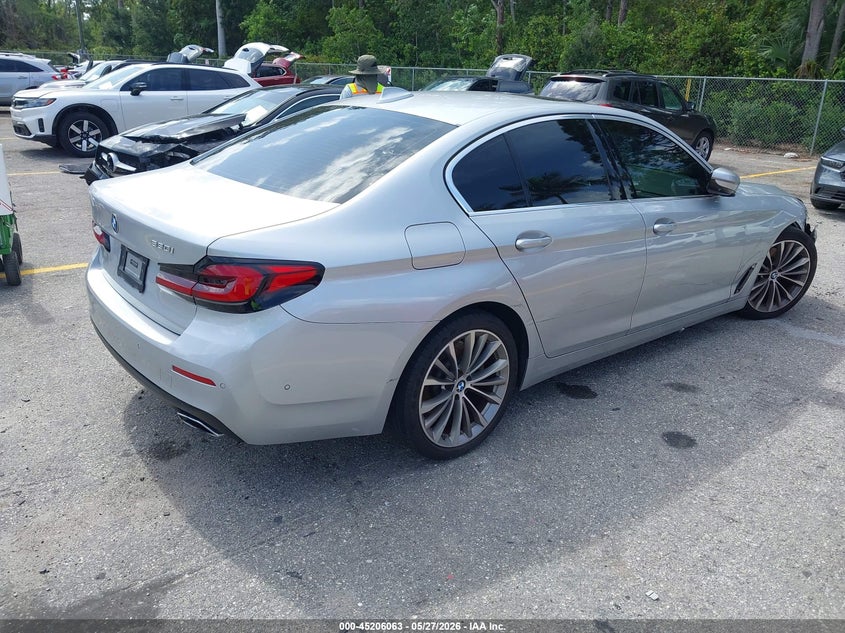 2021 BMW 5er VIN WBA53BH06MWW95193 IAAI salvage auction — RIGHT FRONT, Salvage Title, sold $12,000 on 2026-08-17 (photo 4)