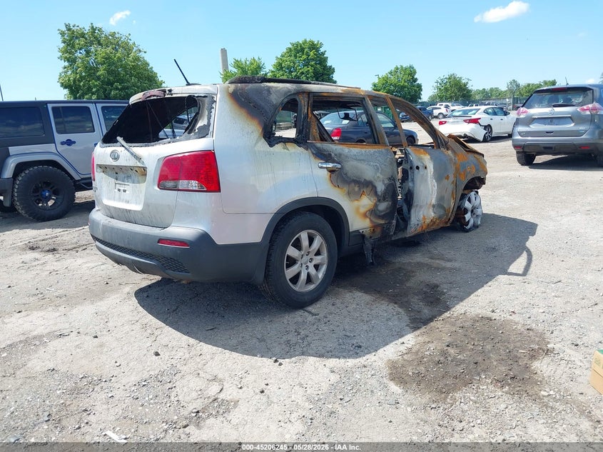 2013 Kia Sorento VIN 5XYKT3A67DG423923 IAAI salvage auction — BURN, Salvage Title, sold $300 on 2026-07-17 (photo 4)