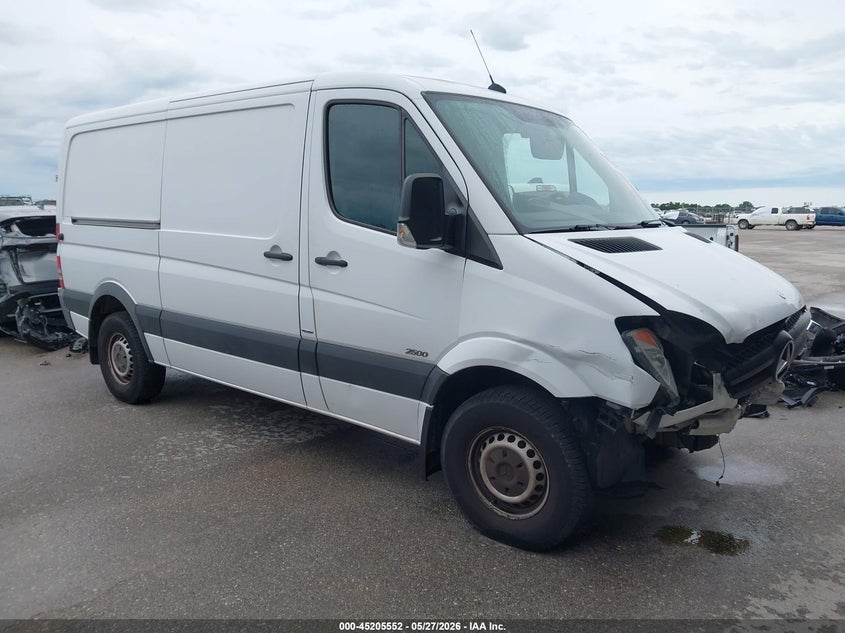 2013 Mercedes-benz Sprinter VIN WD3PE7CC1D5788241 IAAI salvage auction — RIGHT FRONT, Salvage Title, sold $2,000 on 2026-08-14 (photo 1)