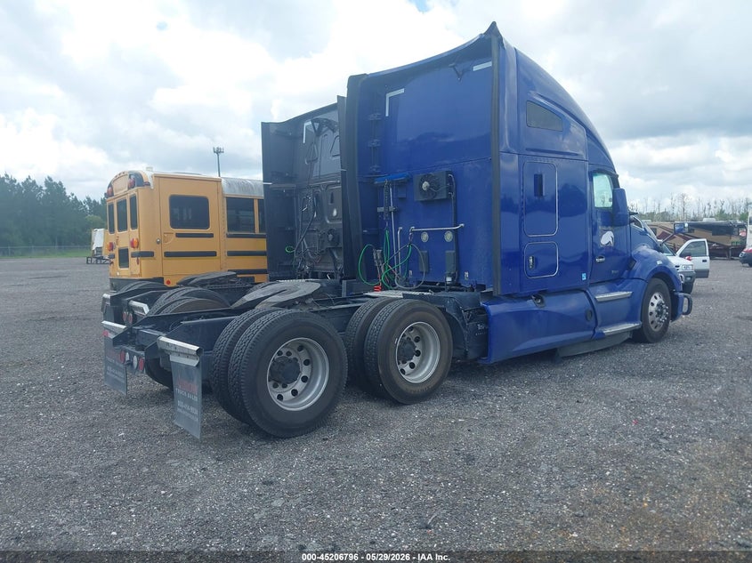 2021 Kenworth T680 VIN 1XKYD49X8MJ432029 IAAI salvage auction — BIOHAZARD/CHEMICAL, Original (West Virginia), sold $19,750 on 2026-08-26 (photo 4)