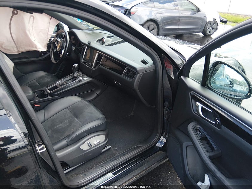 2018 Porsche Macan VIN WP1AA2A58JLB04905 IAAI salvage auction — LEFT SIDE, Rebuildable (Florida), sold $4,800 on 2026-08-11 (photo 5)