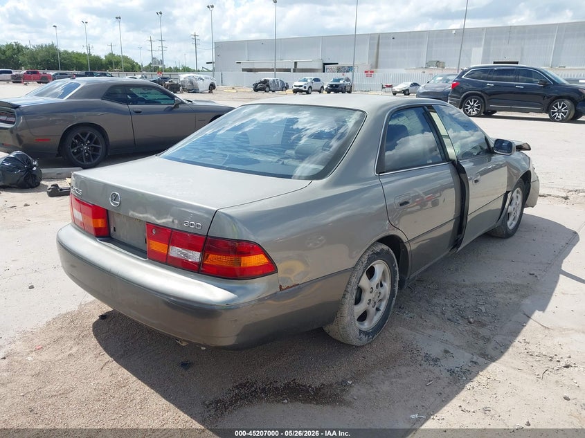 1998 Lexus Es 300 VIN JT8BF28G5W5042744 IAAI salvage auction — SIDE, Salvage (Texas), sold $100 on 2026-07-09 (photo 4)