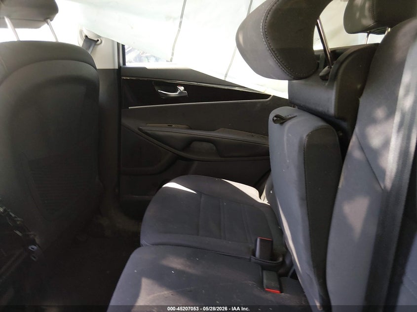2019 Kia Sorento VIN 5XYPGDA38KG574675 IAAI salvage auction — ROLLOVER, Salvage Title, sold $400 on 2026-07-14 (photo 8)