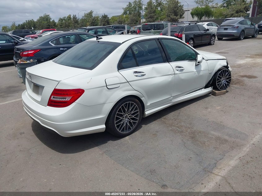 2012 Mercedes-benz C-klasse VIN WDDGF4HB2CR195289 IAAI salvage auction — LEFT & RIGHT, Salvage (California), sold $375 on 2026-07-11 (photo 4)