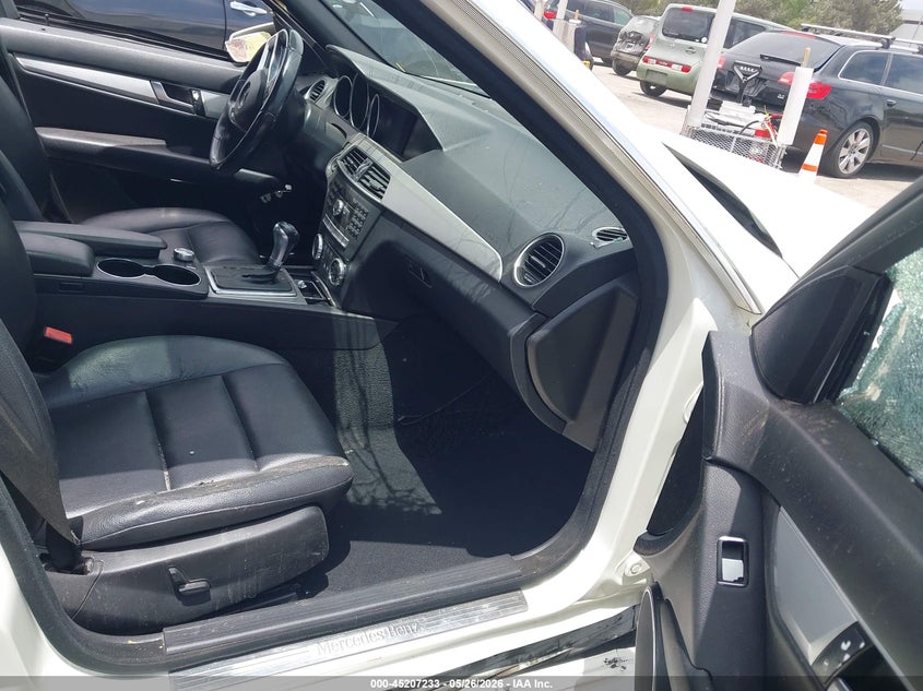 2012 Mercedes-benz C-klasse VIN WDDGF4HB2CR195289 IAAI salvage auction — LEFT & RIGHT, Salvage (California), sold $375 on 2026-07-11 (photo 5)