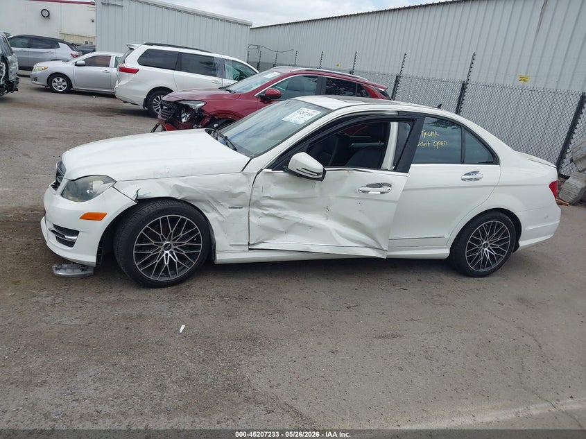 2012 Mercedes-benz C-klasse VIN WDDGF4HB2CR195289 IAAI salvage auction — LEFT & RIGHT, Salvage (California), sold $375 on 2026-07-11 (photo 6)