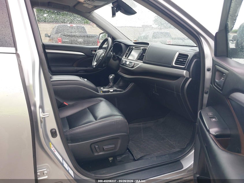2019 Toyota Highlander VIN 5TDJZRFH2KS597499 IAAI salvage auction — HAIL, Clear (Missouri), sold $13,500 on 2026-07-13 (photo 5)