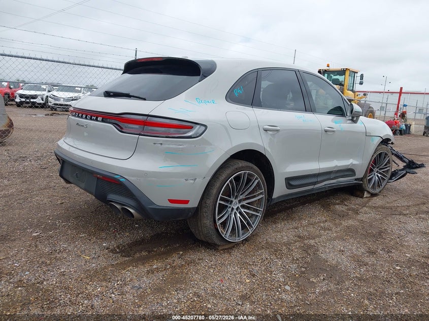 2024 Porsche Macan VIN WP1AG2A53RLB37658 IAAI salvage auction — RIGHT SIDE, Salvage Title, sold $4,050 on 2026-07-21 (photo 4)