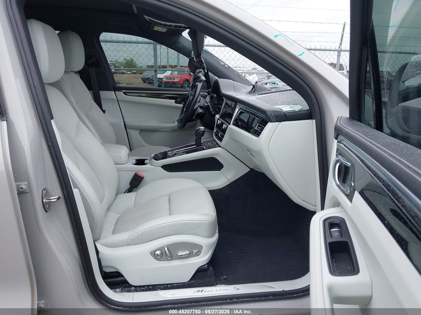 2024 Porsche Macan VIN WP1AG2A53RLB37658 IAAI salvage auction — RIGHT SIDE, Salvage Title, sold $4,050 on 2026-07-21 (photo 5)