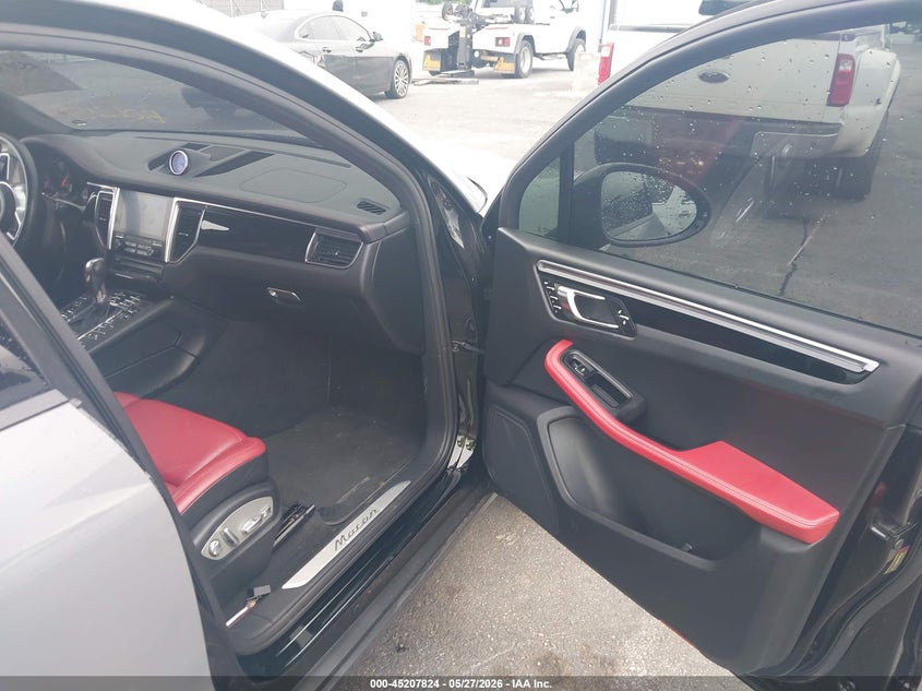 2017 Porsche Macan VIN WP1AA2A50HLB01247 IAAI salvage auction — REPOSSESSION, Salvage Title, sold $5,425 on 2026-08-12 (photo 5)