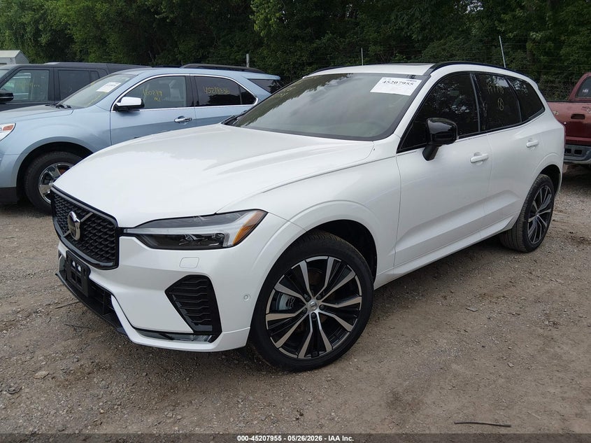 2025 Volvo Xc60 VIN YV4M12RC9S1197798 IAAI salvage auction — SIDE, Salvage (Indiana), sold $16,500 on 2026-08-12 (photo 2)