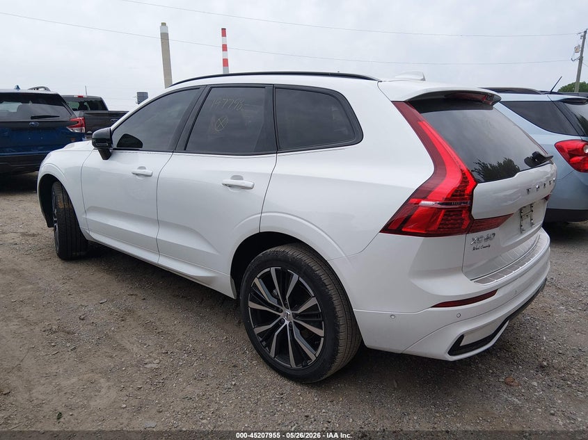 2025 Volvo Xc60 VIN YV4M12RC9S1197798 IAAI salvage auction — SIDE, Salvage (Indiana), sold $16,500 on 2026-08-12 (photo 3)
