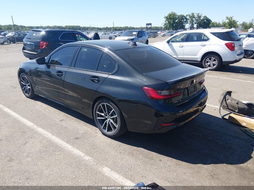 2021 BMW 3er VIN 3MW5R7J03M8B88461 IAAI salvage auction — RIGHT SIDE, Salvage Title, sold $10,800 on 2026-08-24 (photo 3)