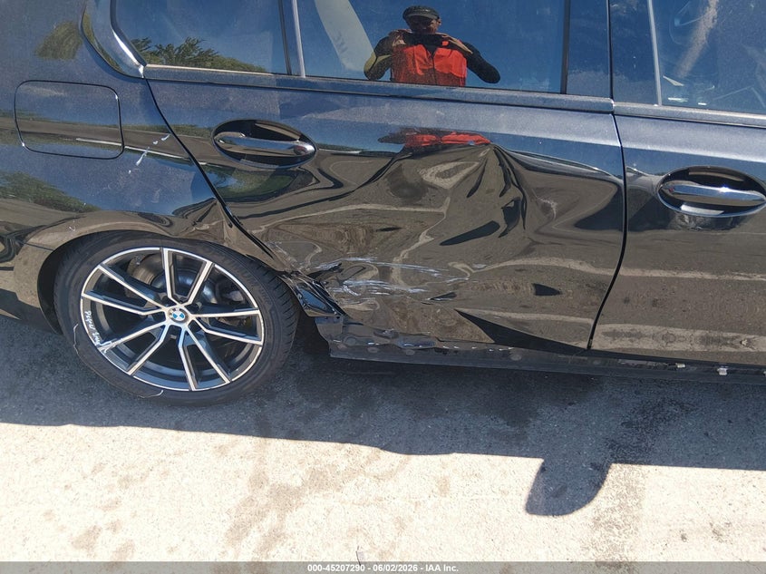 2021 BMW 3er VIN 3MW5R7J03M8B88461 IAAI salvage auction — RIGHT SIDE, Salvage Title, sold $10,800 on 2026-08-24 (photo 6)