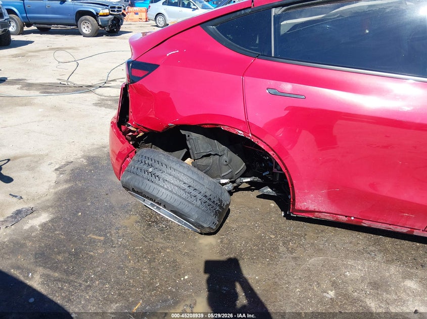 2023 Tesla Model y VIN 7SAYGDEE9PF613033 IAAI salvage auction — FRONT & REAR, Salvage Title, sold $6,600 on 2026-07-17 (photo 6)