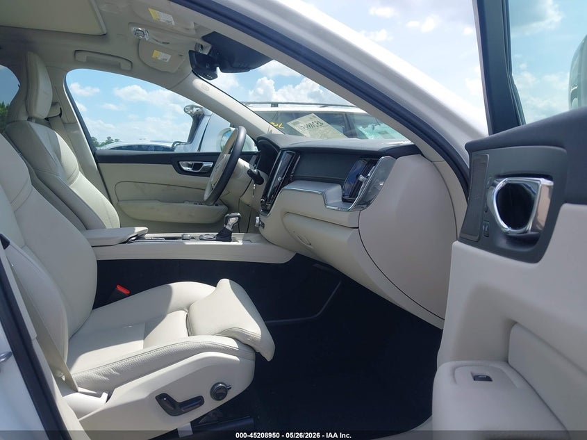 2019 Volvo Xc60 VIN LYV102RL1KB283348 IAAI salvage auction — RIGHT FRONT, Salvage (North Carolina), sold $15,300 on 2026-07-15 (photo 5)