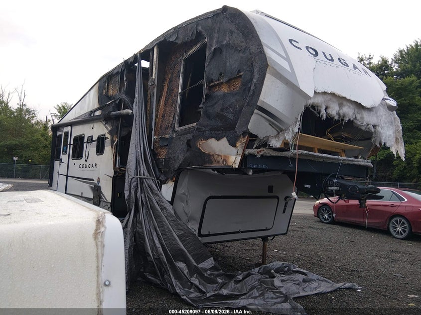 2024 Keystone rv Other VIN 4YDFCGL24RV503079 IAAI salvage auction — SIDE, Salvage (Illinois), sold $25 on 2026-09-08 (photo 1)
