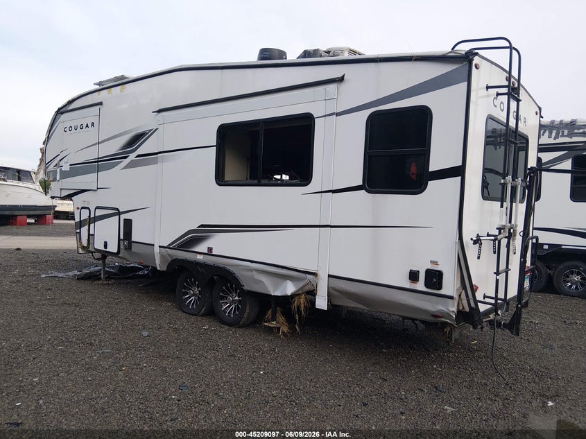 2024 Keystone rv Other VIN 4YDFCGL24RV503079 IAAI salvage auction — SIDE, Salvage (Illinois), sold $25 on 2026-09-08 (photo 3)
