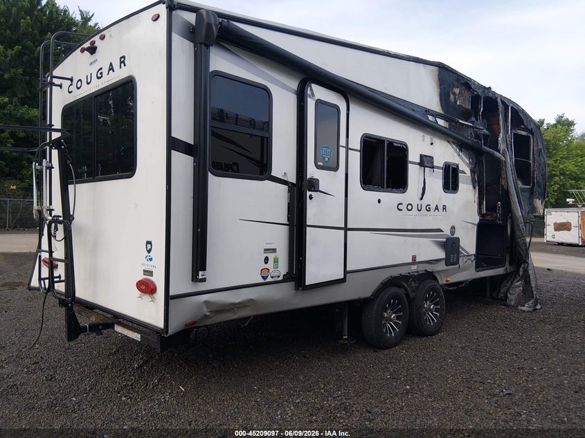 2024 Keystone rv Other VIN 4YDFCGL24RV503079 IAAI salvage auction — SIDE, Salvage (Illinois), sold $25 on 2026-09-08 (photo 4)