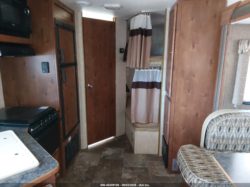 2015 Gulfstream Streamlite VIN 1NL1XTL29FL030951 IAAI salvage auction — HAIL, Regular Certificate (Iowa), sold $3,100 on 2026-07-28 (photo 8)