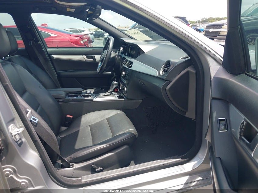 2013 Mercedes-benz VIN WDDGF4HBXDA828178 IAAI salvage auction — LEFT SIDE, Salvage Title, sold $375 on 2026-07-09 (photo 5)