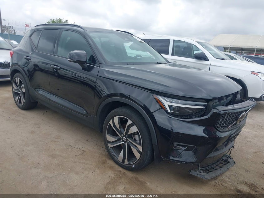2024 Volvo Xc40 VIN YV4L12ULXR2240066 IAAI salvage auction — LEFT FRONT, Salvage Title, sold $12,100 on 2026-08-16 (photo 1)