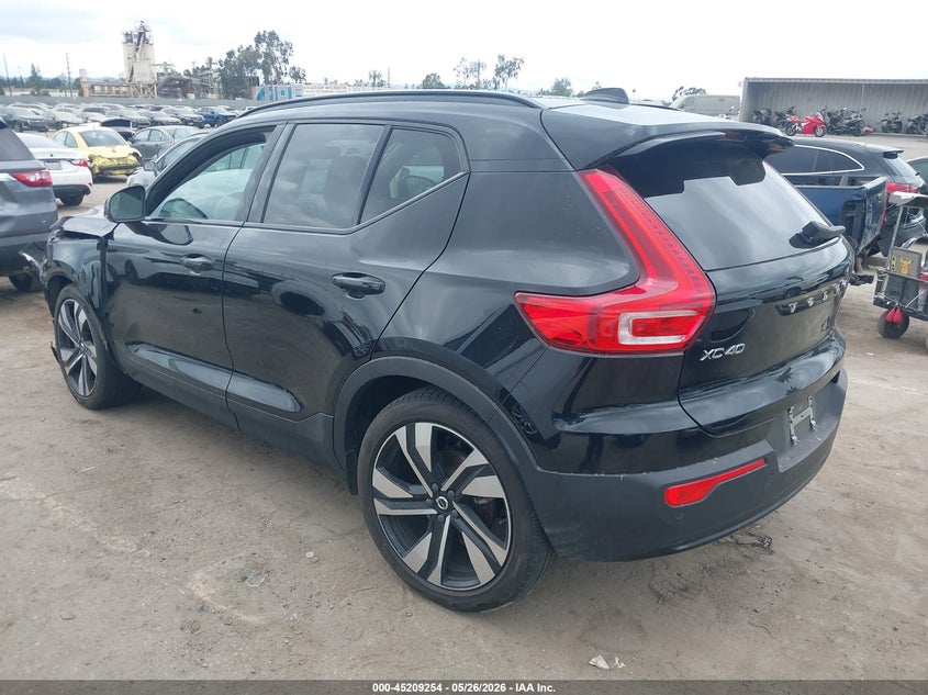 2024 Volvo Xc40 VIN YV4L12ULXR2240066 IAAI salvage auction — LEFT FRONT, Salvage Title, sold $12,100 on 2026-08-16 (photo 3)