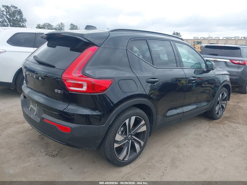 2024 Volvo Xc40 VIN YV4L12ULXR2240066 IAAI salvage auction — LEFT FRONT, Salvage Title, sold $12,100 on 2026-08-16 (photo 4)