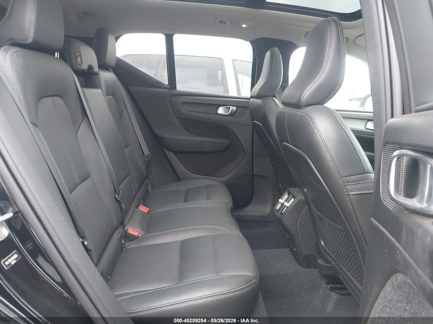 2024 Volvo Xc40 VIN YV4L12ULXR2240066 IAAI salvage auction — LEFT FRONT, Salvage Title, sold $12,100 on 2026-08-16 (photo 8)
