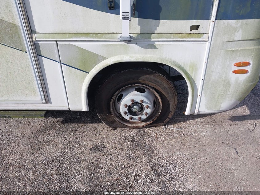 2004 Ford F-550 VIN 1F6NF53SX40A00918 IAAI salvage auction — WATER/FLOOD, Clear (Florida), sold $2,875 on 2026-07-09 (photo 6)