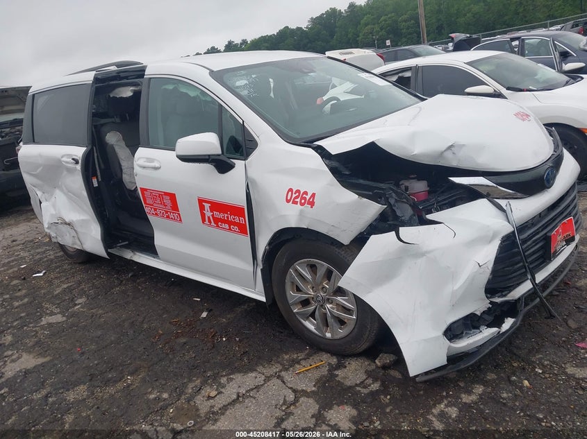 2022 Toyota Sienna VIN 5TDKSKFCXNS044043 IAAI salvage auction — FRONT & REAR, Salvage (Georgia), sold $5,400 on 2026-07-22 (photo 1)