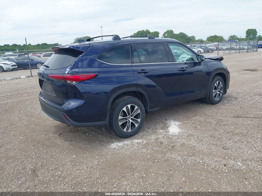 2022 Toyota Highlander VIN 5TDGZRBH1NS567785 IAAI salvage auction — FRONT END, Salvage (Illinois), sold $11,800 on 2026-07-15 (photo 4)