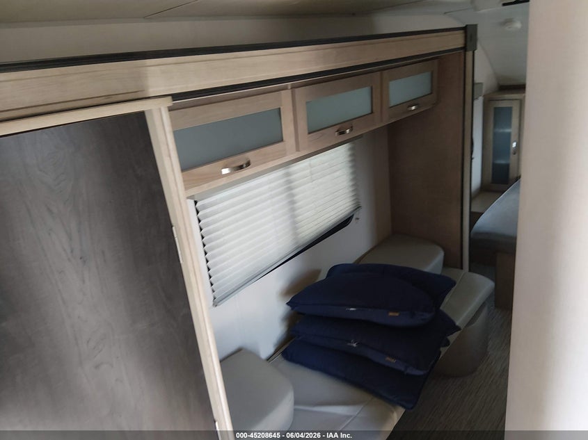 2020 Forest river R pod VIN 4X4TRPV19LB023227 IAAI salvage auction — ROOF, Salvage (Oregon), sold $5,700 on 2026-07-10 (photo 5)