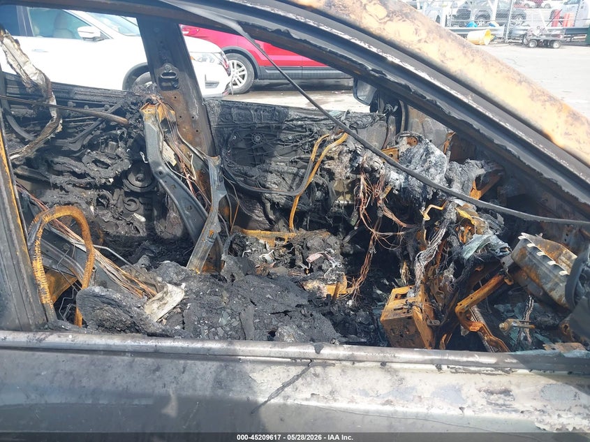 2014 Hyundai Santa fe VIN 5XYZUDLB7EG186010 IAAI salvage auction — TOTAL BURN, Salvage Title, sold $300 on 2026-07-13 (photo 5)