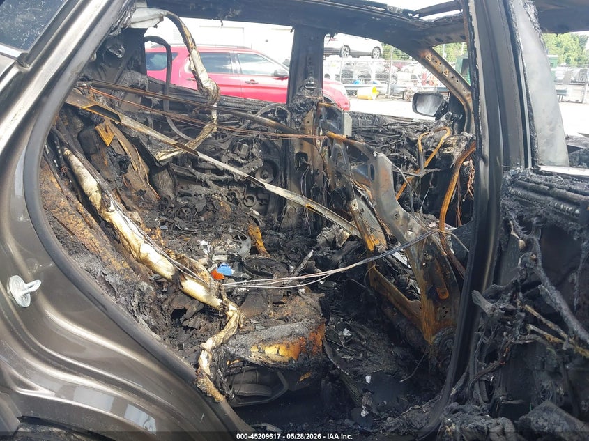 2014 Hyundai Santa fe VIN 5XYZUDLB7EG186010 IAAI salvage auction — TOTAL BURN, Salvage Title, sold $300 on 2026-07-13 (photo 8)