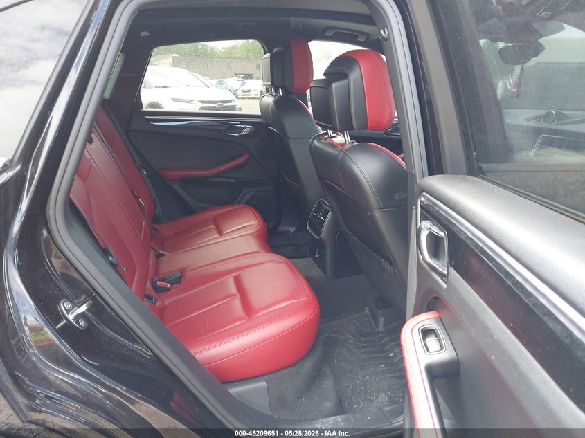 2017 Porsche Macan VIN WP1AB2A58HLB16155 IAAI salvage auction — REAR END, Salvage Title, sold $8,200 on 2026-07-30 (photo 8)