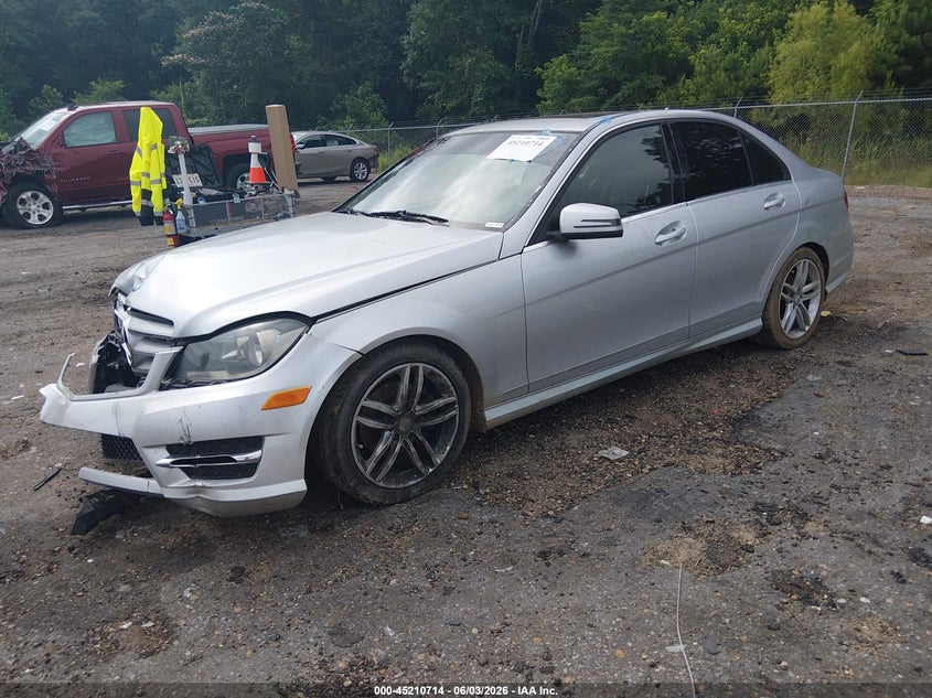 2012 Mercedes-benz C-klasse VIN WDDGF8BB3CR207207 IAAI salvage auction — SIDE, Salvage (Mississippi), sold $750 on 2026-07-29 (photo 2)