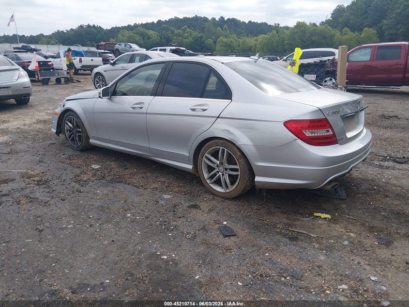 2012 Mercedes-benz C-klasse VIN WDDGF8BB3CR207207 IAAI salvage auction — SIDE, Salvage (Mississippi), sold $750 on 2026-07-29 (photo 3)