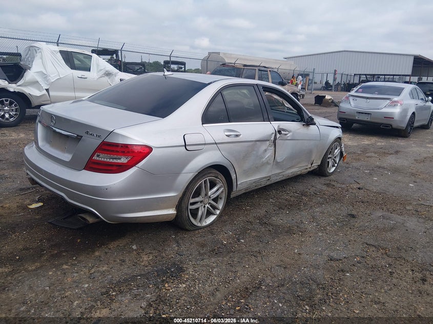 2012 Mercedes-benz C-klasse VIN WDDGF8BB3CR207207 IAAI salvage auction — SIDE, Salvage (Mississippi), sold $750 on 2026-07-29 (photo 4)