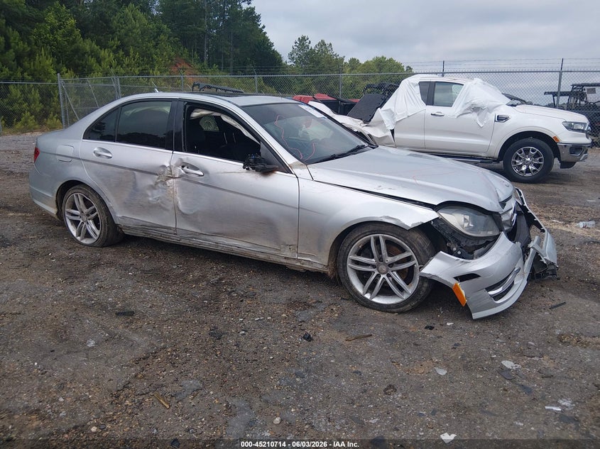 2012 Mercedes-benz C-klasse VIN WDDGF8BB3CR207207 IAAI salvage auction — SIDE, Salvage (Mississippi), sold $750 on 2026-07-29 (photo 6)