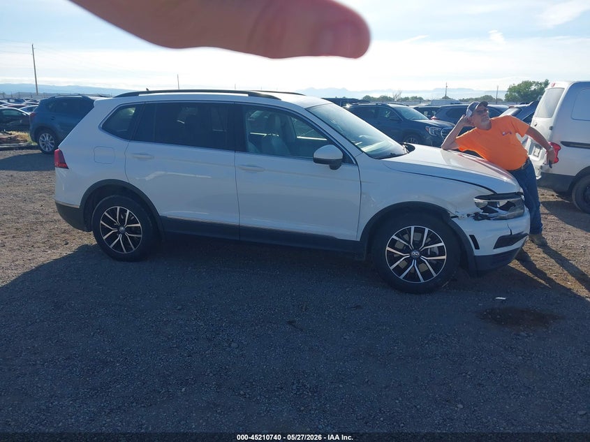 2021 Volkswagen Tiguan VIN 3VV2B7AXXMM107164 IAAI salvage auction — RIGHT FRONT, Salvage Title, sold $3,600 on 2026-08-30 (photo 1)