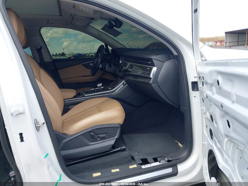 2020 Audi Q7 VIN WA1LXAF74LD002635 IAAI salvage auction — SIDE, Salvage Title, sold $10,500 on 2026-08-01 (photo 5)